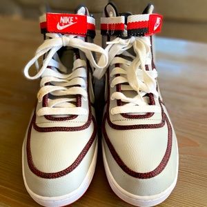 Size 14 hightop Nike’s.